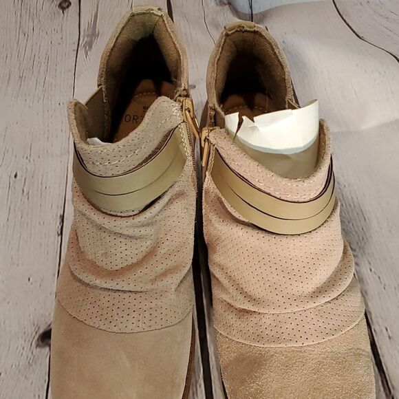 Earth Origins Odel heeled bootie in taupe suede - Picture 6 of 11